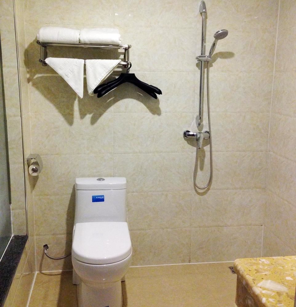 Longwang Business Hotel Liuzhou מראה חיצוני תמונה