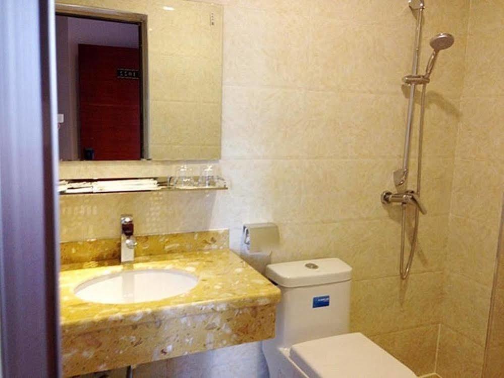 Longwang Business Hotel Liuzhou מראה חיצוני תמונה