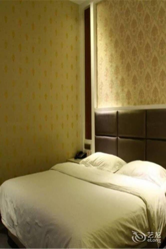Longwang Business Hotel Liuzhou מראה חיצוני תמונה