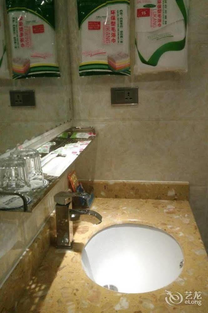 Longwang Business Hotel Liuzhou מראה חיצוני תמונה