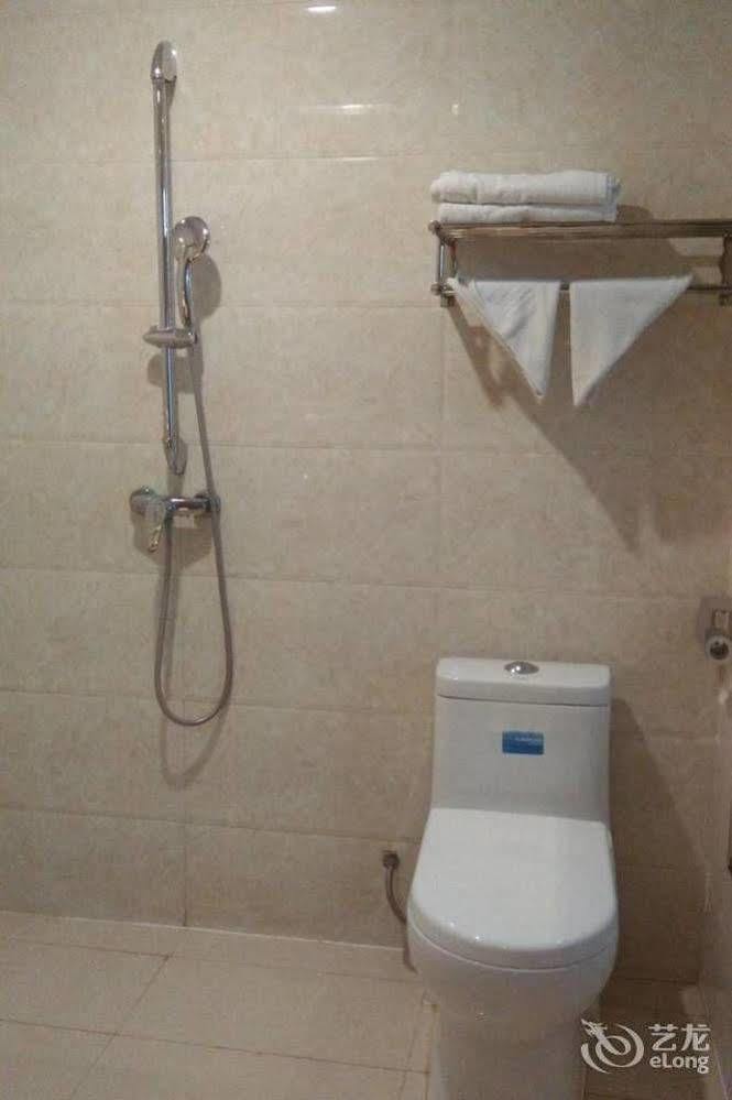 Longwang Business Hotel Liuzhou מראה חיצוני תמונה