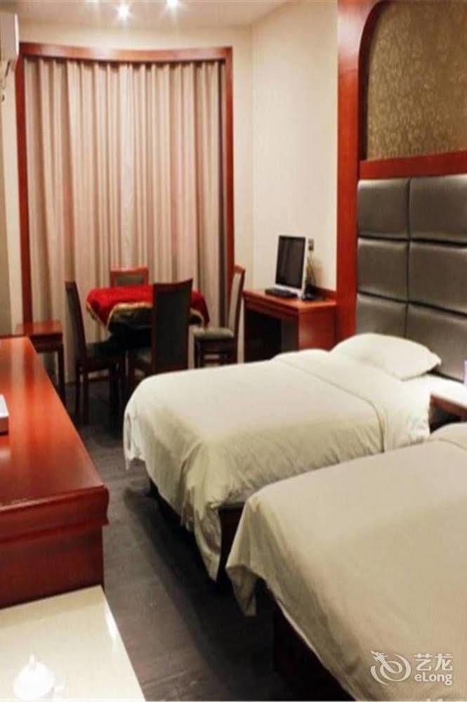 Longwang Business Hotel Liuzhou מראה חיצוני תמונה
