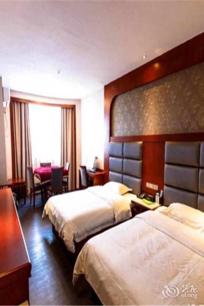 Longwang Business Hotel Liuzhou מראה חיצוני תמונה
